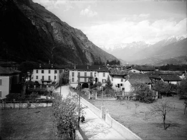 Piamborno - Veduta del paese con la strada