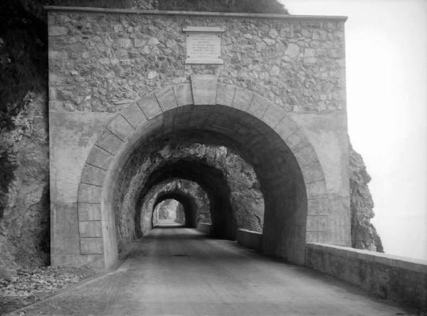 Lago d'Iseo - Strada con galleria