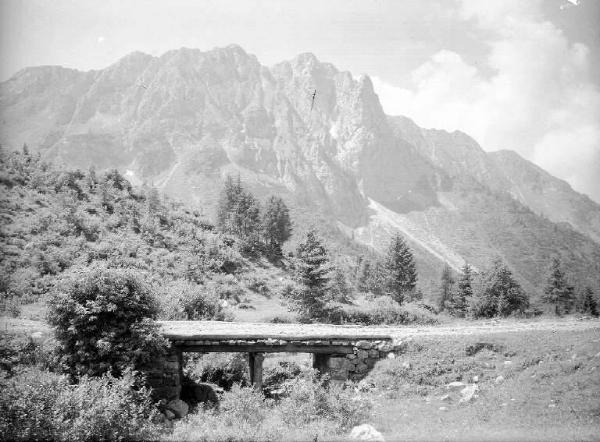 Schilpario - Val di Scalve - Strada sterrata e ponte