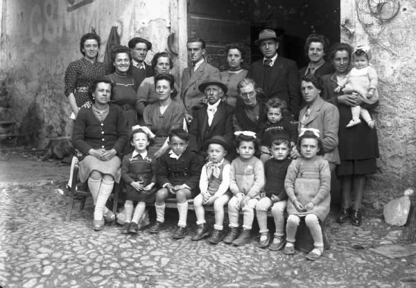 Ritratto di famiglia all'aperto - Franzoni