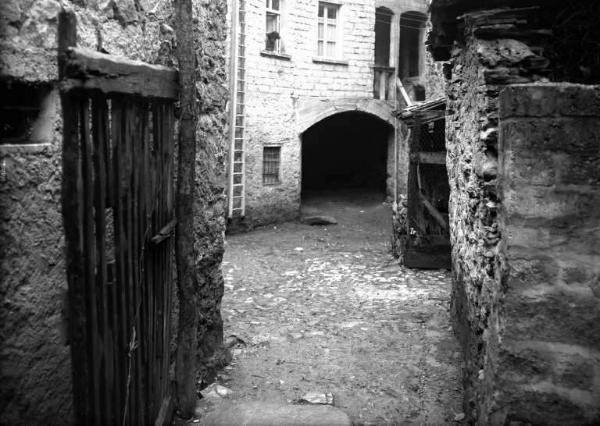 Prestine - Casa Nobili - Cortile - Vicolo di accesso