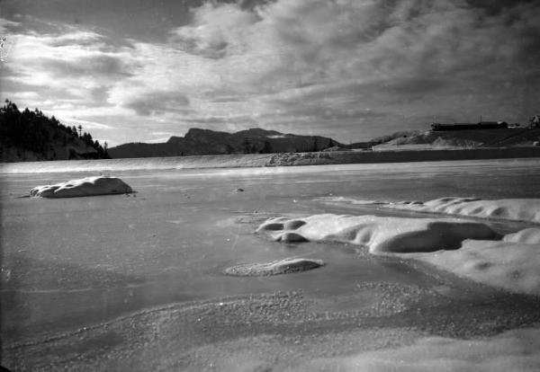 Borno - Lago di Lova - Diga con neve