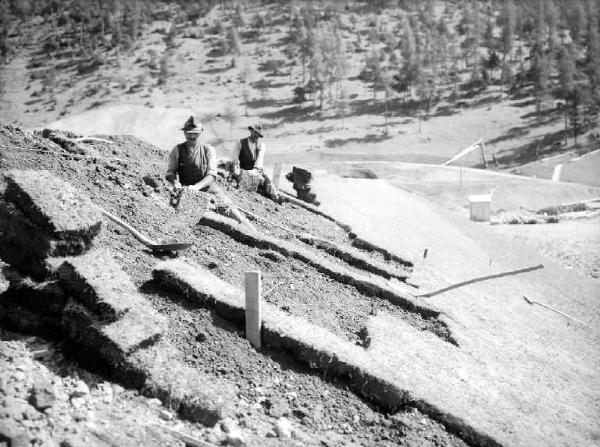 Borno - Lago di Lova - Diga - Cantiere - Operai al lavoro