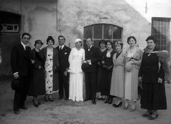 Ritratto di gruppo all'aperto - Matrimonio