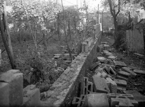 Borno (?) - Cantiere - Muro divisiorio in costruzione