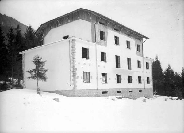 Borno (?) - Edificio