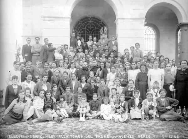 Berzo Inferiore - Cimitero - Pellegrinaggio alla tomba di Padre Innocenzo da Berzo - Gruppo di fedeli