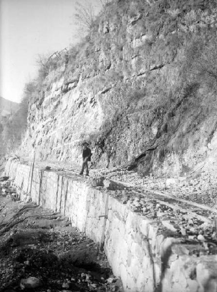 Prestine - Strada Prestine-Bienno - Cantiere - Impresa Rebaiolo - Uomo in posa