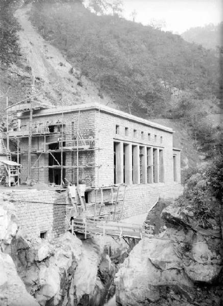 Bienno - Torrente Grigna - Centrale idroelettrica Carlo Tassara - Cantiere - Operai al lavoro