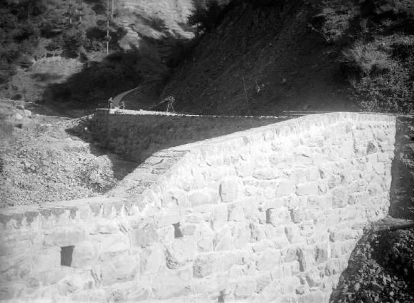 Valle Supine - Torrente Supine - Briglia di contenimento - Operai al lavoro