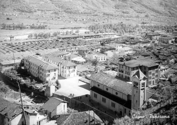 Cogno - Veduta con la chiesa parrocchiale dell'Annunciazione