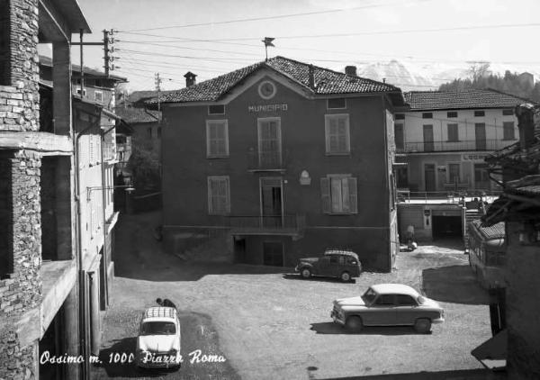 Ossimo Superiore - Piazza Roma - Palazzo del Municipio