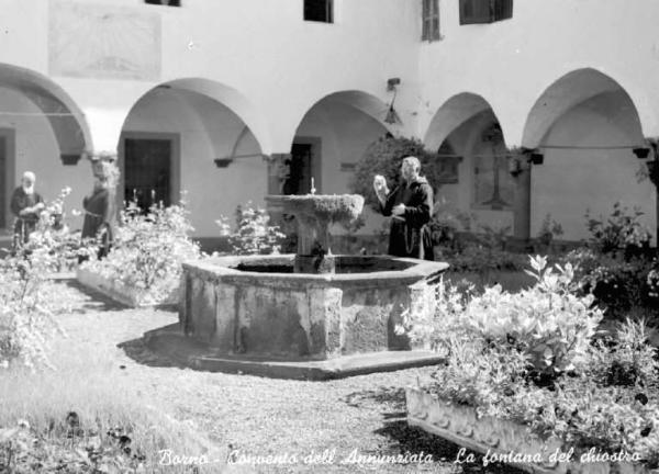 Piancogno - Località Annunciata - Convento della SS. Annunciata - Chiostro con fontana - Frati