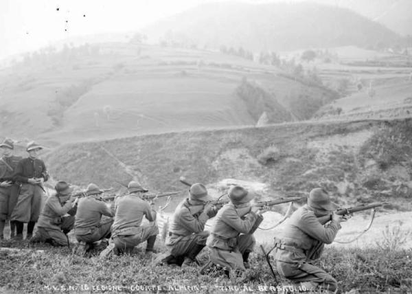 Borno - Milizia Volontaria per la Sicurezza Nazionale - XV Coorte della Legione Alpina - Alpini in esercitazione al tiro al bersaglio