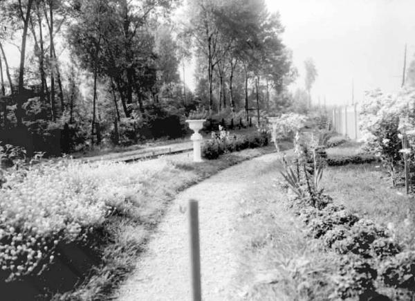 Esine - Stazione ferroviaria Cogno-Esine - Giardino - Concorso floreale