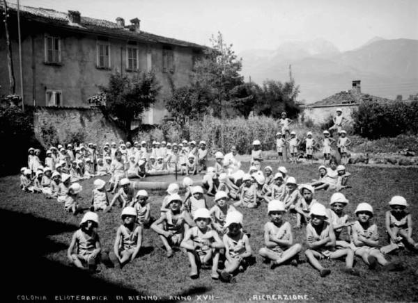 Bienno - Colonia elioterapica - Bambini durante la ricreazione