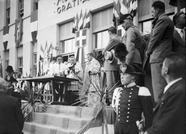 Pisogne - Scuola - Inaugurazione - Palco con le autorità civili e religiose