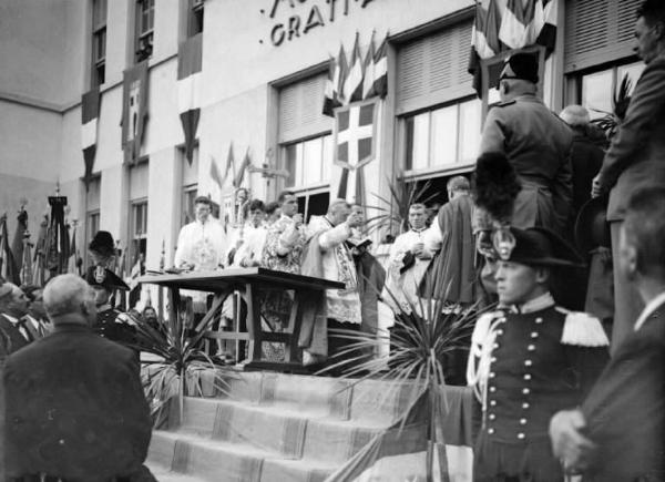 Pisogne - Scuola - Inaugurazione - Palco con le autorità civili e religiose