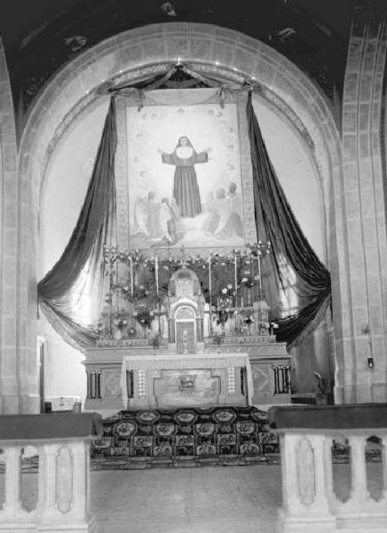 Valle Camonica - Chiesa - Interno con altare