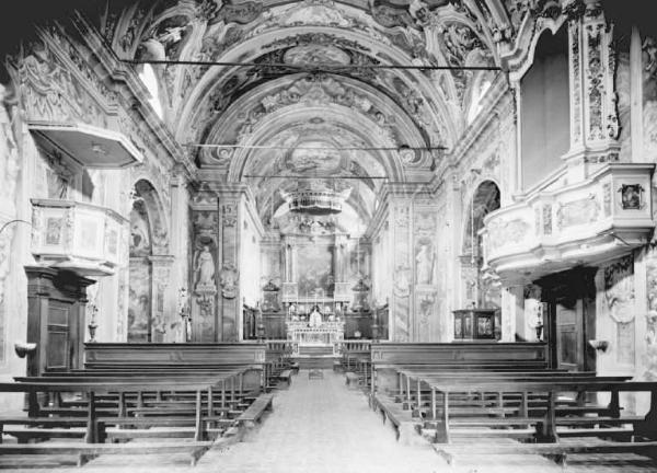 Berzo Inferiore - Chiesa parrocchiale della Natività di Maria - Interno verso l'altare