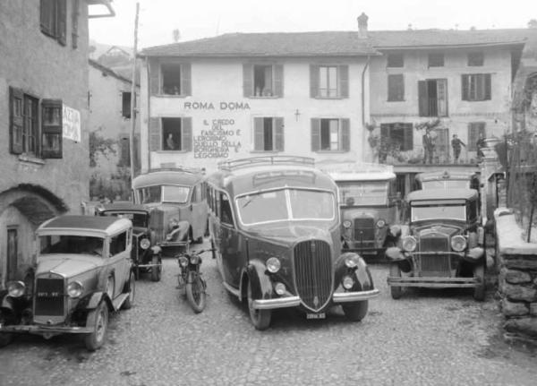 Ossimo - Autocorriere in piazza