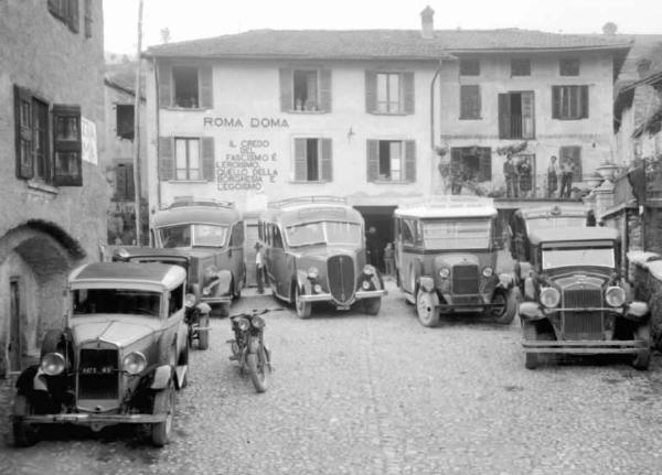 Ossimo - Autocorriere in piazza