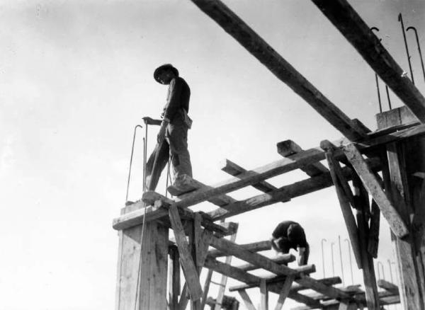 Cremona - Cantiere - Muratori al lavoro