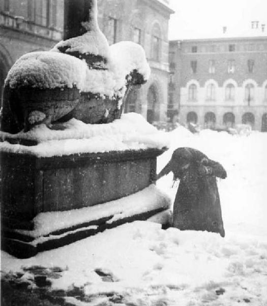 Cremona - Duomo con neve - Anziana