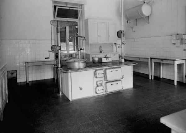 Borno - Località Croce di Salven - Sanatorio maschile - Interno - Cucina