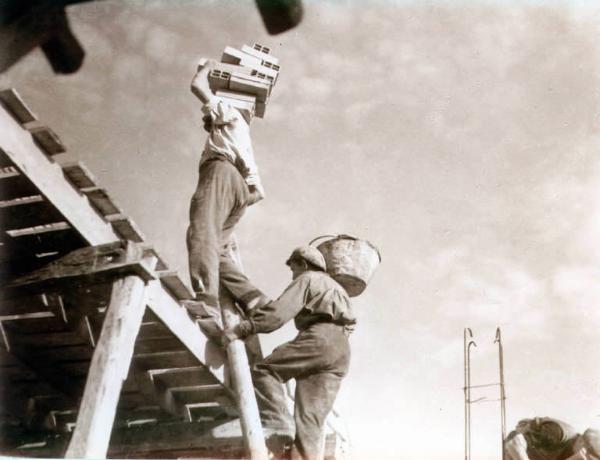 Cantiere edile - Operai sul ponteggio