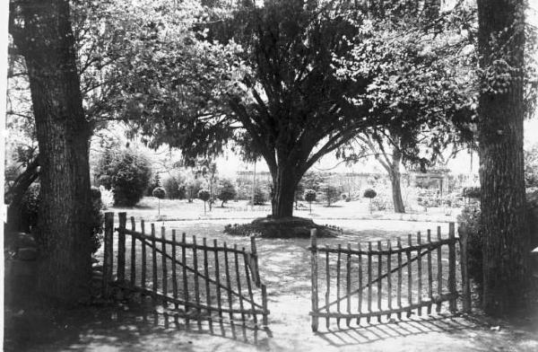 Palazzolo sull'Oglio - Casa Vezzoli - Cancello e giardino