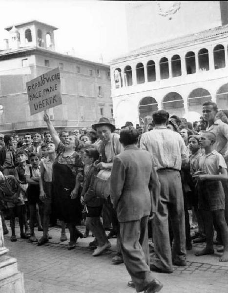 Fascismo - Manifestazione in piazza