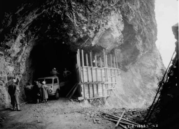 Strada provinciale Sebina Pisogne-Marone - Cantiere - Impresa Salci - Operai in galleria