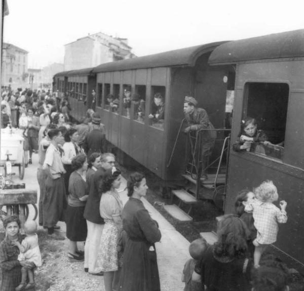 Fascismo - Cremona - Via Milano - Stazione ferroviaria della S.N.F.T - Opera Nazionale Balilla - Treno per Breno - Balilla