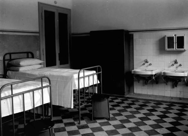 Borno - Località Croce di Salven - Sanatorio Bresciano - Interno - Dormitorio