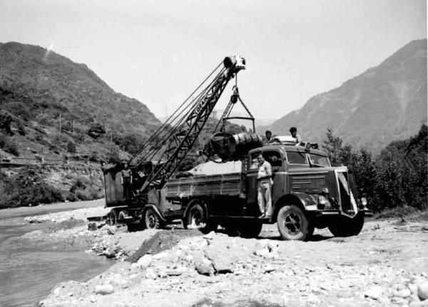 Edolo - Torrente Ogliolo - Cantiere - Impresa Marniga - Camion e gru