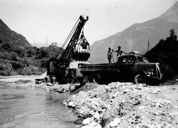 Edolo - Torrente Ogliolo - Cantiere - Impresa Marniga - Camion e gru