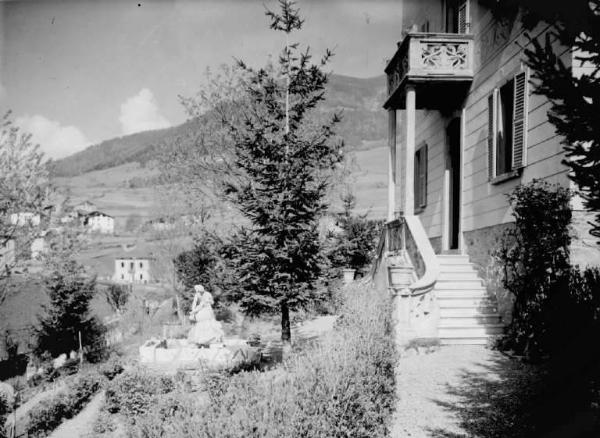 Borno - Villa Mazza-Zani - Ingresso e fontana