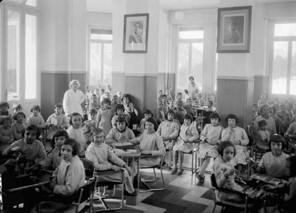 Borno - Località Croce di Salven - Sanatorio infantile C. Gaetano Bonoris - Interno - Stanza con bambini