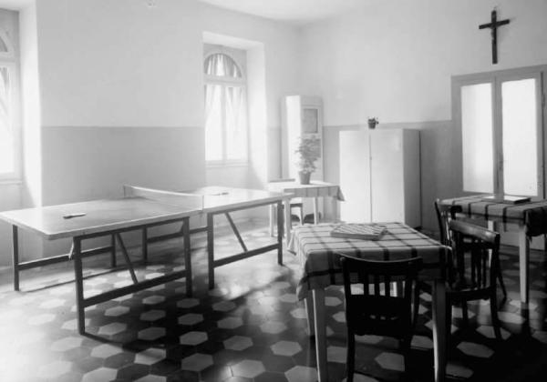 Borno - Località Croce di Salven - Sanatorio femminile - Interno - Stanza con tavolo da ping pong