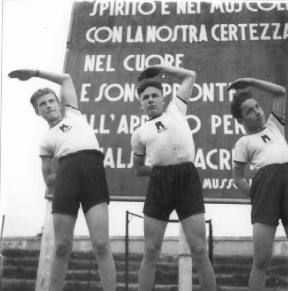 Fascismo - sport/saggi ginnici - Cremona - Via Persico, 17 - Polisportivo "Farinacci" ora Stadio Zini - Saggio ginnico annuale - Esercizi dei Balilla