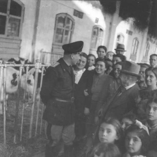 Fascismo - cerimonie - Cremona - Via Brescia - Azienda Agricola Bianchini, ora abbattuta - Visita del Federale Curtani