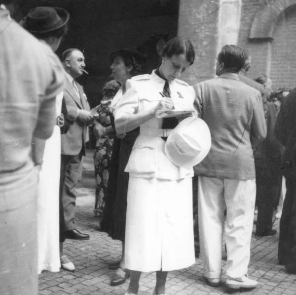 Fascismo - organizzazioni diverse - Cremona - Piazza del Comune - Palazzo Comunale - Cortile - Gruppo di civili e militari