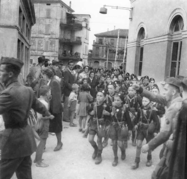 Fascismo - Cremona - Via Milano - Stazione ferroviaria della S.N.F.T - Opera Nazionale Balilla - Balilla in partenza per Breno