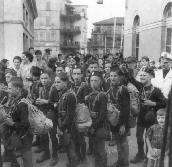 Fascismo - Cremona - Via Milano - Stazione ferroviaria della S.N.F.T - Opera Nazionale Balilla - Balilla in partenza per Breno