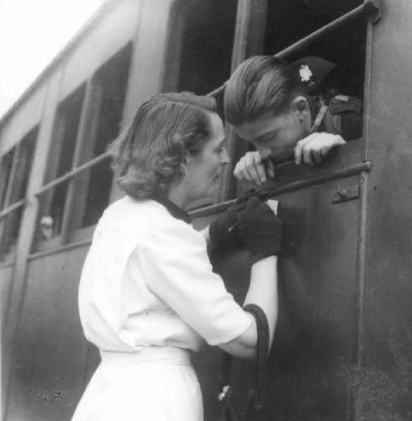 Fascismo - Cremona - Via Milano - Stazione ferroviaria della S.N.F.T - Opera Nazionale Balilla - Treno - Balilla in viaggio per Breno