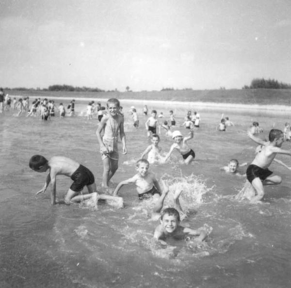 Fiume Oglio - Isola Dovarese - Colonia fluviale - Bambini in acqua