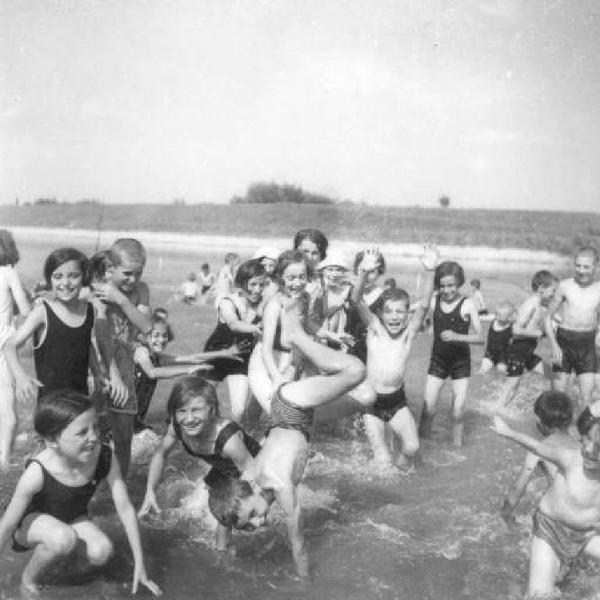 Fiume Oglio - Isola Dovarese - Colonia fluviale - Bambini nell'acqua