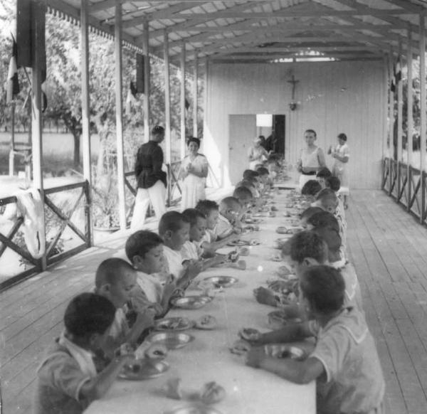 Pandino - Colonia campestre - Mensa - Bambini al pranzo