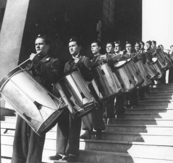 Fascismo - organizzazioni diverse - Cremona - Via del Sale - Colonia Padana - Avanguardisti tamburini